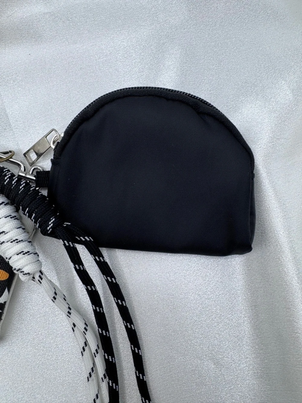 Black & White Daisy Wristlet Coin Purse Keychain